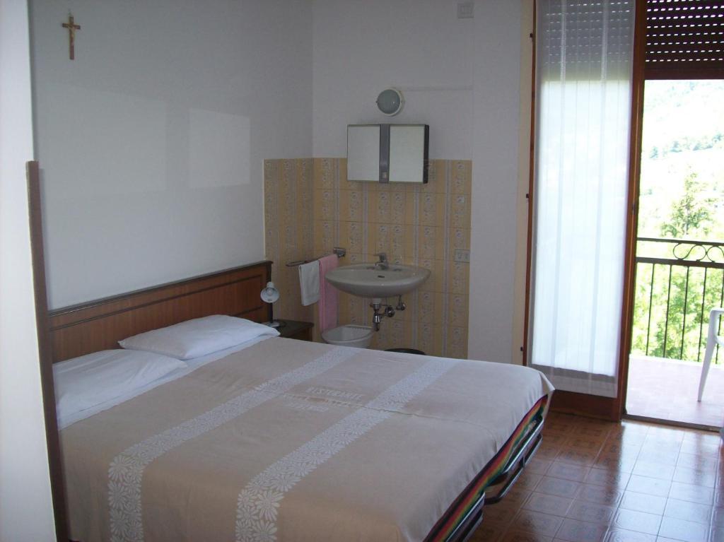 Hotel Valle Intelvi Сан-Феделе-Интельви Номер фото